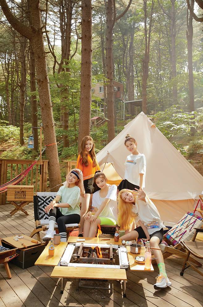 레깅스를 입고 아웃도어 활동을 즐기는 여성층이 늘어나고 있다. 사진 안다르.