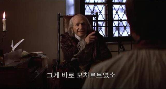 1984년작 영화 '아마데우스'에서 작곡가 살리에리가 신부에게 모차르트 작품에 대해 설명하는 장면.