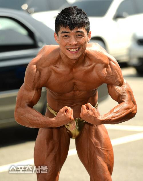 마선호가  ‘2020 피트니스스타 NFC in 수원’에서 완벽한 근육을 뽐내고 있다. 이주상기자 rainbow@sportsseoul.com