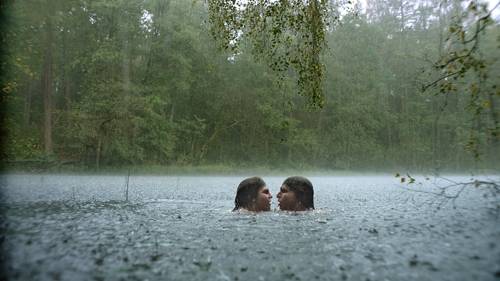 티나는 보레가 자신과 같은 종족임을 알게 되고 이성적으로 가까워지지만, 인간에 대한 복수심을 가진 그와 결국 헤어진다. [조이앤시네마 제공]