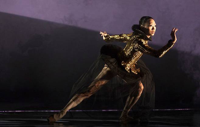 발레 '울프 웤스' (사진=로열 오페라하우스 홈페이지)