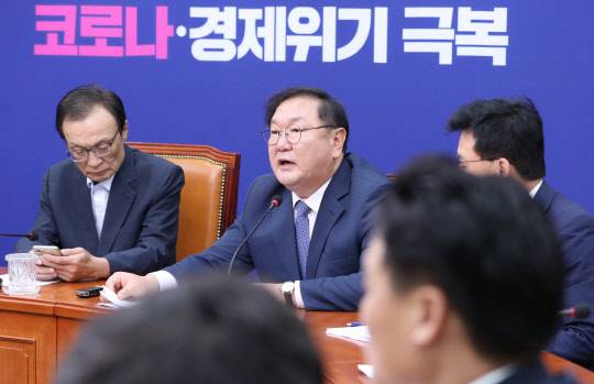 더불어민주당 김태년 원내대표가 6일 오전 서울 여의도 국회에서 열린 최고위원회의에서 발언하고 있다.   [연합뉴스]