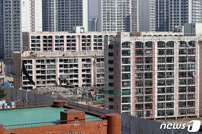 서울 송파구의 한 아파트 재개발 단지. 2020.3.31/뉴스1 © News1 이승배 기자