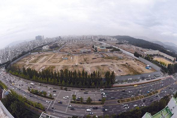 ‘단군 이래 최대 재건축 사업’으로 불리는 강동구 둔촌 주공 아파트 전경. 재건축을 통해 1만2000가구의 미니 신도시가 들어설 예정이다. [헤럴드경제DB]