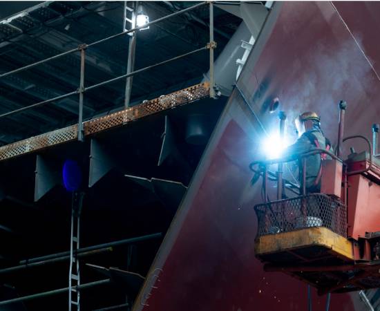 조선소에서 배를 용접하는 모습. 기사 내용과 직접 관련 없음. [지호영 기자]