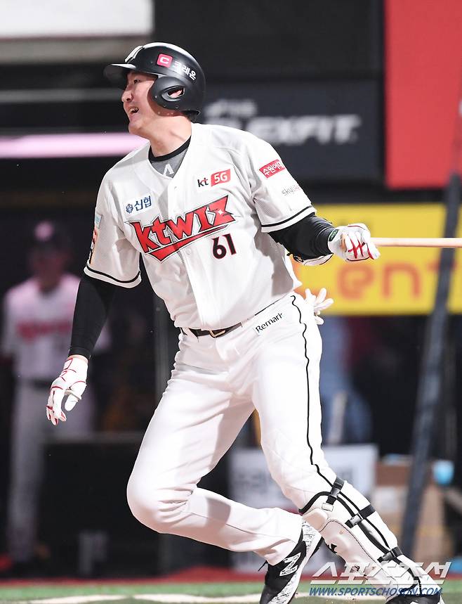 9일 수원 케이티위즈파크에서 KBO리그 KT 위즈와 KIA 타이거즈의 경기가 열렸다. 타격에 임하고 있는 KT 유한준. 수원=송정헌 기자 songs@sportschosun.com/2020.06.09/