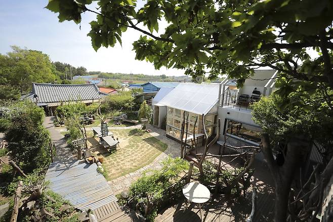 트리하우스에서 내려다본 정원 [사진/성연재 기자]