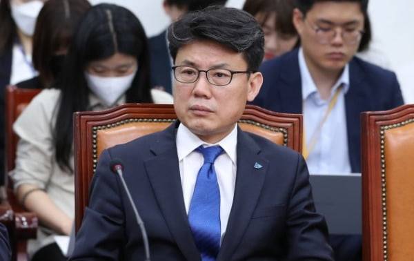 진성준 더불어민주당 전략기위원장이 지난 5월 13일 오전 서울 여의도 국회에서 열린 최고위원회의에 참석하고 있다. /사진=연합뉴스