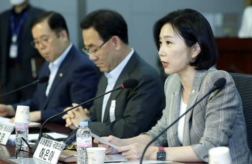 10일 서울 여의도 국회의원회관에서 발언하고 있는 허은아 미래통합당 의원(오른쪽)