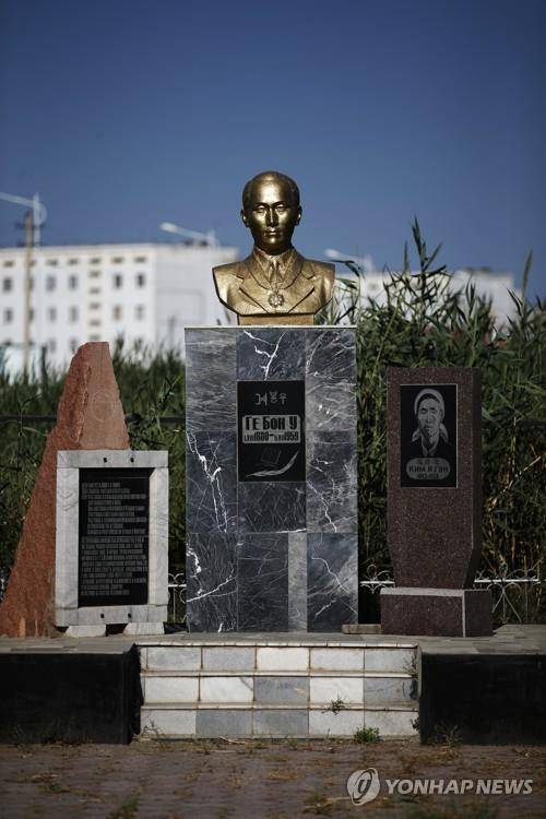 계봉우 지사와 부인 김야간 여사가 묻혔던 카자흐스탄 크질오르다 묘소에 계 지사 흉상과 기념비가 세워져 있다. [유족 제공. 재판매 및 DB 금지]