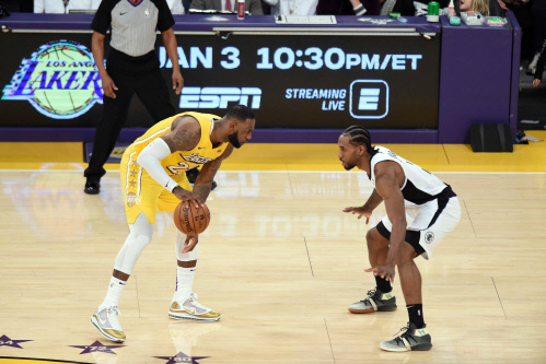 르브론과 레너드  출처 | NBA 공식 홈페이지