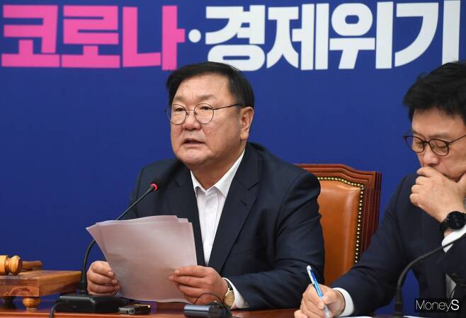 김태년 더불어민주당 원내대표가 주택임대차법 시행에 대해 ‘세입자 보호제도의 대혁신’ 이라고 자평했다. 사진은 31일 서울 여의도 국회에서 열린 최고위원회의에 참석한 김 원내대표의 모습. /사진=장동규 기자