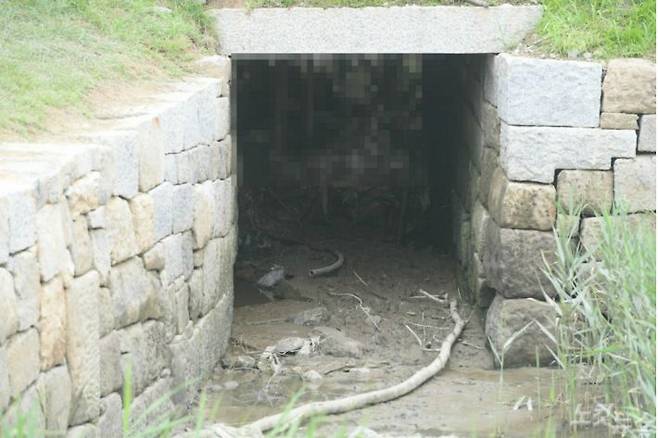 탈북민 김씨가 월북 경로로 추정되는 강화군 월곶리 인근의 한 배수로의 28일 모습.(사진=이한형 기자)