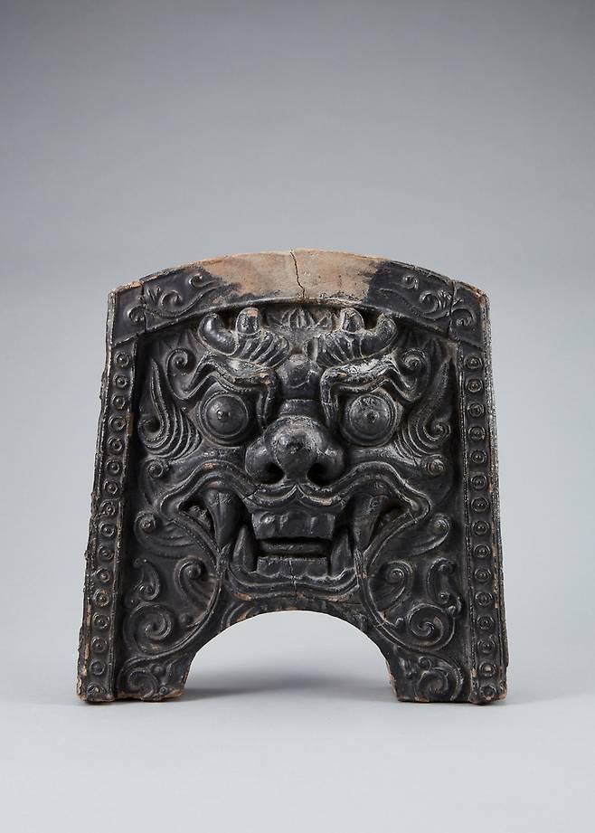 녹유 용 얼굴무늬 기와. [국립익산박물관 제공. 재판매 및 DB 금지]