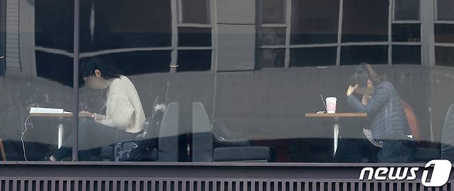 서울대입구역 근처 한 커피전문점. 사진은 기사 내용과 무관. /뉴스1 © News1 김진환 기자