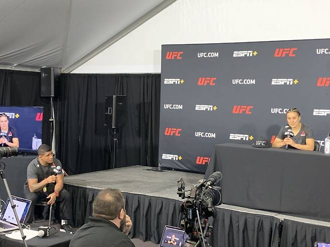 ▲ 길버트 번즈는 UFC 파이트 나이트 173 기자회견에서 제니퍼 마이아의 통역까지 맡았다.