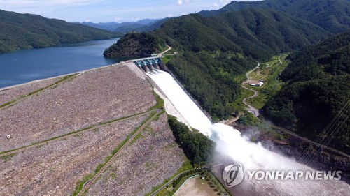 2017년 8월 25일 소양강댐 수문 개방 [연합뉴스 자료사진]