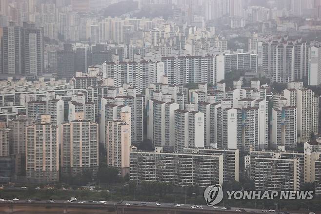서울 영등포구 63스퀘어에서 바라본 서울 시내 아파트의 모습 [연합뉴스 자료사진]