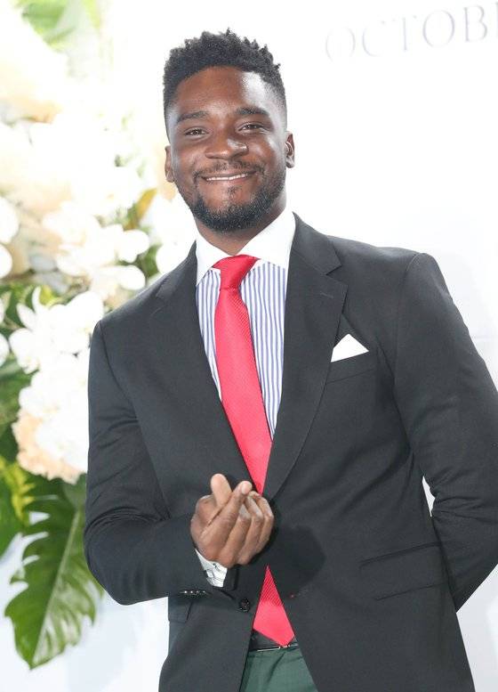 방속인 강남과 빙속여제 이상화가 12일 오후 서울 광진구 광장동 비스타 워커힐 서울에서 결혼식을 올렸다.  방송인 샘 오취리가 하객 포토월에서 포즈를 취하고 있다.  강남과 이상화는 몰디브로 신혼여행을 떠날 예정이다.  김진경 기자 kim.jinkyung@jtbc.co.kr/2019.10.11/