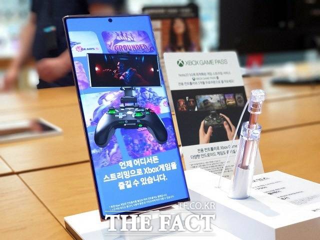 삼성전자 '갤럭시노트20' 예약 첫날인 7일 오후 서울 서초구 삼성 딜라이트숍에 '갤럭시노트20'이 진열돼 있다. /최승진 기자