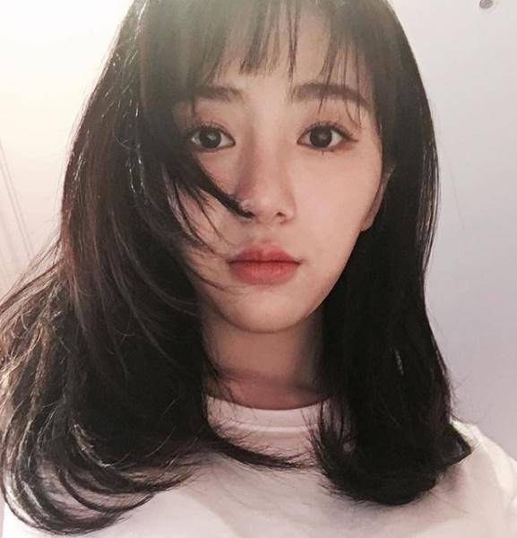 걸그룹 AOA 출신 권민아가 극단적 선택을 암시하는 듯한 SNS 게시물을 게재했다. 권민아 SNS
