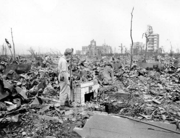 1945년 미국군에 의해 공개된 일본 히로시마 원자 폭탄 투하 당시 모습.AP 연합뉴스