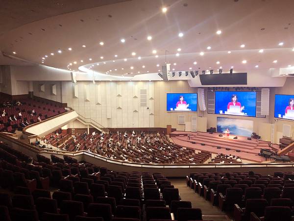 김지연 한국가족보건협회 대표가 지난 5일 부산 수영로교회에서 차별금지법이 공교육에 미친 해외 사례를 설명하고 있다.