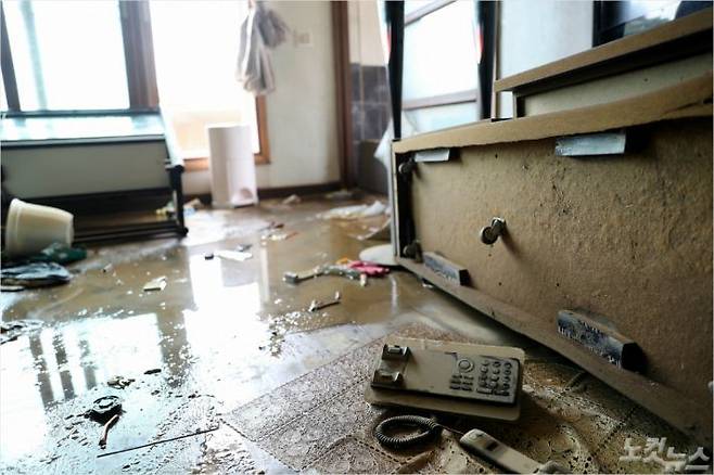 침수된 백명엽 할머니의 거실(사진=남승현 기자)