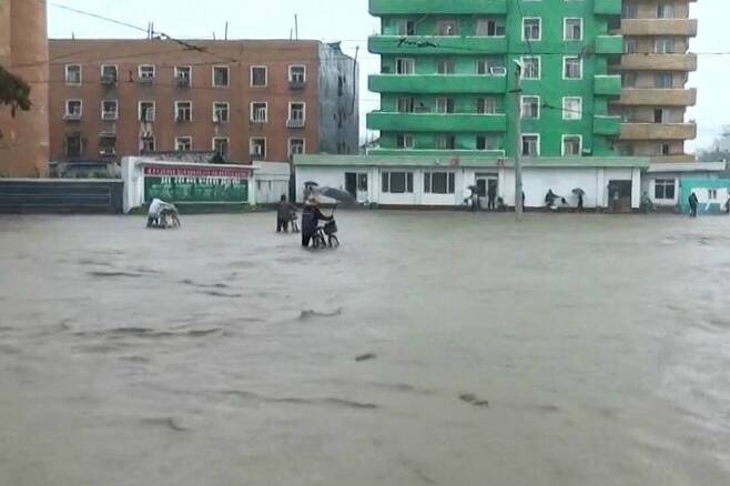 폭우로 물바다가 된 북한 강원도 지역. (사진=연합뉴스)