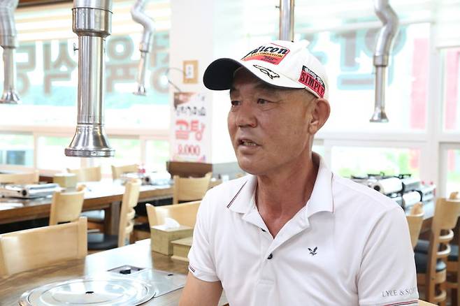 '철원청정한우촌' 정육식당을 운영하는 56살 이천근 사장 (사진=대한적십자사 제공)
