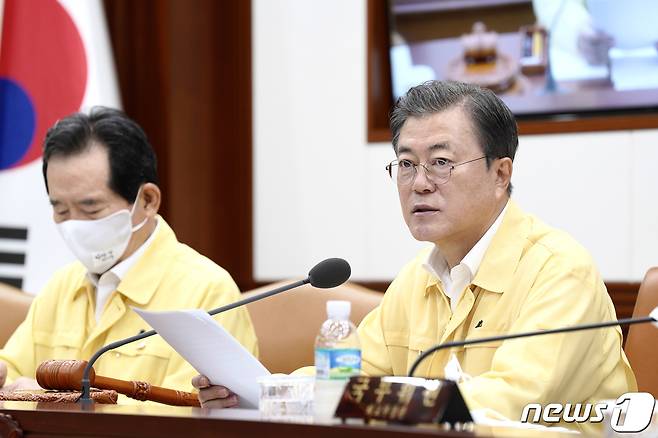문재인 대통령이 11일 서울 종로구 정부서울청사에서 열린 제41회 집중호우 긴급점검 국무회의에서 모두발언을 하고 있다. (청와대 제공) 2020.8.11/뉴스1
