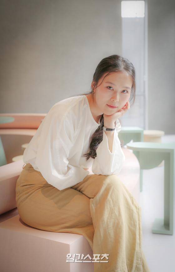 제56회 백상예술대상 영화 부문 여자 조연상을 수상한 배우 김새벽이 17일 오후 서울 마포구 서교동 jtbc play에서 일간스포츠와 취중 인터뷰를 가졌다. 박세완 기자 park.sewan@jtbc.co.kr / 2020.07.17/