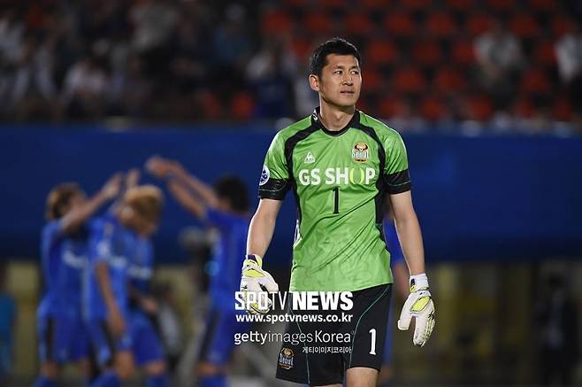 ▲ 서울 시절의 김용대. 아시아축구연맹(AFC) 챔피언스리그 트로피가 없는 것이 아쉽다고 말했다. 2013년 우승 문턱에서 무너졌다.