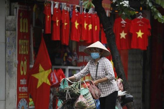 지금까지 코로나 사망자가 한 명도 없었던 베트남에선 지난달 31일 첫 사망자가 발생했다. 지금까지 누적 사망자는 21명이다. [EPA=연합뉴스]