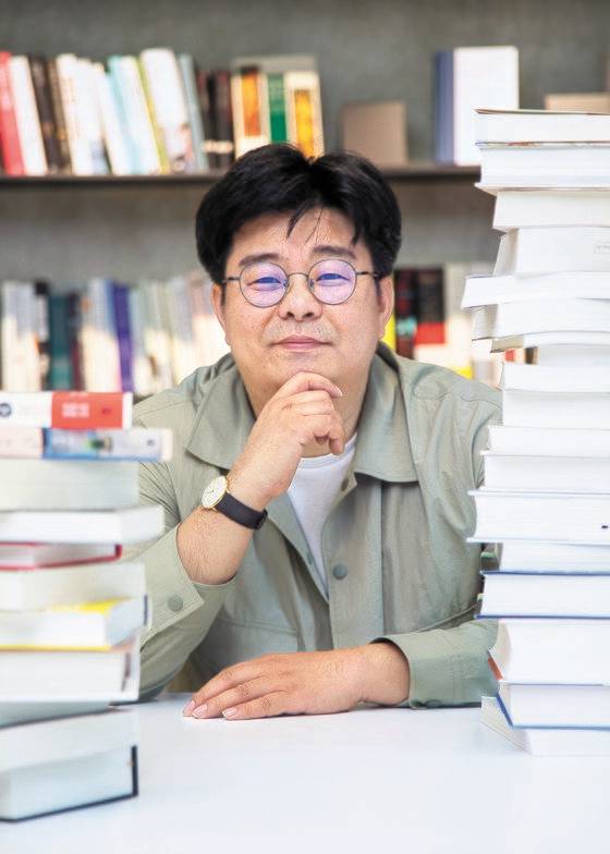 정재승 교수의 『과학 콘서트』 이전에는 우리나라에 교양과학 독서 시장이 존재하지 않았다. 정 교수 책이 한 획을 그었다. [사진 임안나]
