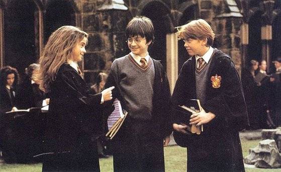 영화 ‘해리포터’에 나오는 장면, 호그와트마법학교 학생들은 그리핀도르 등 4개의 하우스에 나누어져 배정된다.