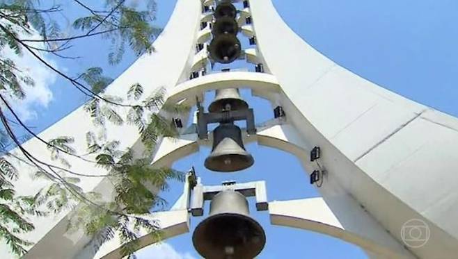 브라질 가톨릭 코로나19 희생자 애도 미사 브라질 가톨릭계는 15일(현지시간) 전국의 성당에서 정오에 맞춰 종을 울려 코로나19 사망자를 애도했다. [브라질 뉴스포털 G1]