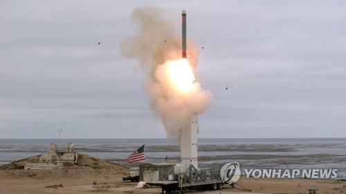 미국이 중거리핵전력조약(INF) 탈퇴 직후인 작년 8월 18일 캘리포니아주 샌니콜러스섬에서 진행한 지상발사형 순항 미사일 시험 발사 모습.