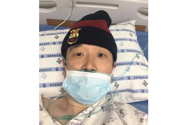 부산 47번 환자 박현 교수 - 박현 교수가 코로나19 확진 판정을 받아 병원에서 치료를 받을 당시에 친구들에게 안부 인사를 전하기 위해 올린 사진박현 교수 페이스북