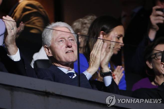 2016년 민주당 전당대회에서 바이든 부통령 연설 경청하는 빌 클린턴 [EPA=연합뉴스]