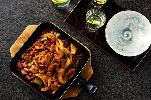 비법 양념으로 매운맛을 더한 ‘도드람 직화불곱창’