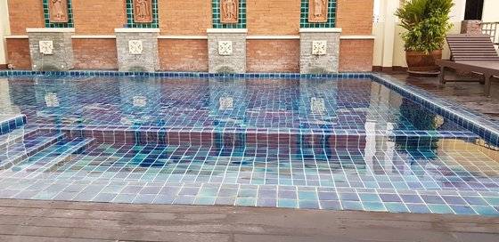 숙소 옥상에 있는 작은 수영장.