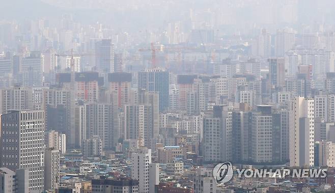 서울 남산에서 바라본 시내 아파트 단지 모습 [연합뉴스 자료사진]