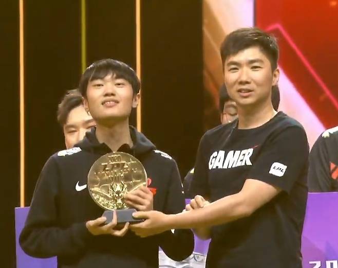 LPL 2020 서머 결승전 MVP를 수상한 'knight' 주오딩(사진=생중계 화면 캡처).