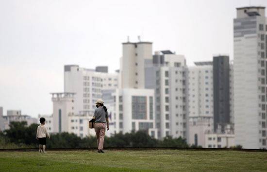 북서울꿈의숲에서 바라본 인근 아파트의 모습 (사진=연합뉴스)