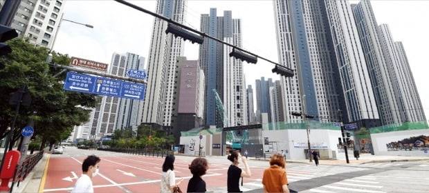 서울에서 경기로 전셋값 상승세가 확산되고 있다. 10억원 전세 거래가 나온 고양시 일산동구 킨텍스원시티M2블록. /허문찬 기자 sweat@hankyung.com