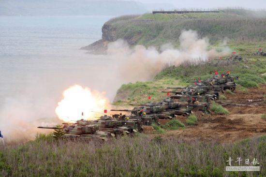 대만군의 대상륙 훈련 중 실 사격을 진행중인 M60A3 전차 사진=대만 국방부