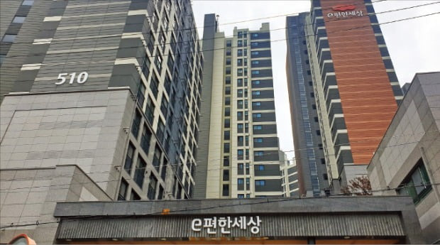 젊은 층이 선호하는 서울 관악구에서 전세를 구하기가 힘들어지고 있다. 지난 5월 입주한 관악구 봉천동 ‘e편한세상서울대입구2차’.  /임유 기자