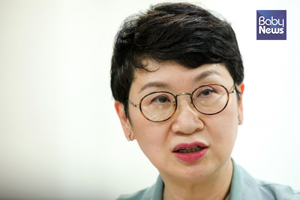 윤혜미 아동권리보장원 원장은 "끔찍한 학대를 저지를 가해자를 크게 벌주는 것과 관련해 언론이나 국민들은 많은 공분을 하지만 사실 그러한 사건들은 수적으로 많이 일어나지 않는다. 더 많이 신경 써야 하는 일은 잘못된 아동양육을 하는 가정에 개입해서 부모교육을 제공하고 피해 아동에게 상담서비스를 제공하는 것"이라고 강조했다. 최대성 기자 ⓒ베이비뉴스
