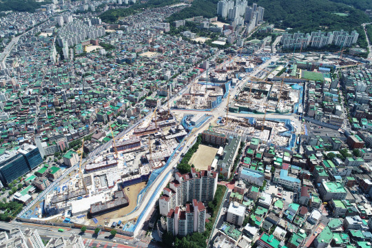 한국토지주택공사(LH)는 수도권 3기 신도시와 공공 재개발사업 조기 추진을 통해 수요자가 원하는 지역에 양질의 주택을 공급, 부동산 시장 안정에 적극 나설 계획이다. LH가 공공재개발을 진행하고 있는 경기 성남시 금광지구 전경. LH 제공